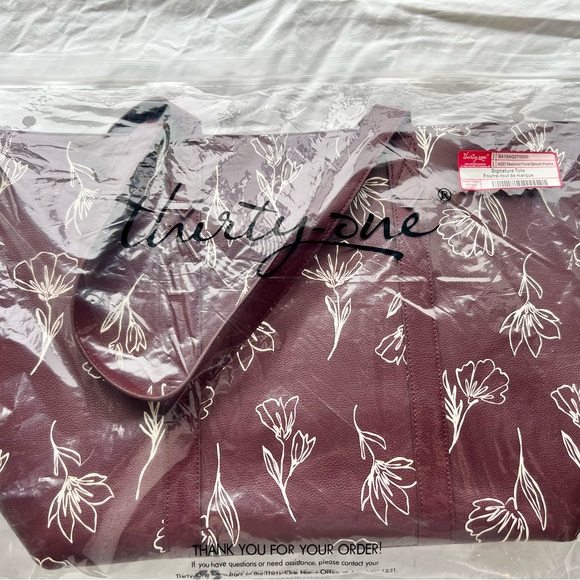 Thirty-One Signature tote in Sketched Floral - Picture 4 of 4